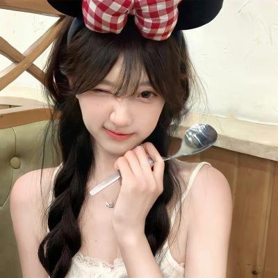 隔楼女孩:我们之间的层距